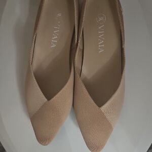 VIVAIA Women's Tan Flats 8.5